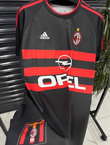 m Beden RETRO EFSANE MILAN FORMASI