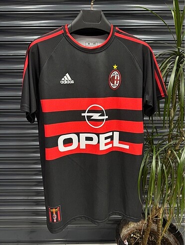 RETRO EFSANE MILAN FORMASI