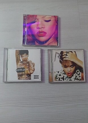 Rihanna 4 cd toplam + dvd
