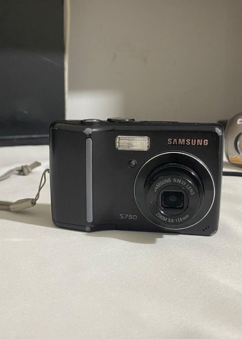 Samsung Siyah Dijital Fotoğraf Makinesi S750