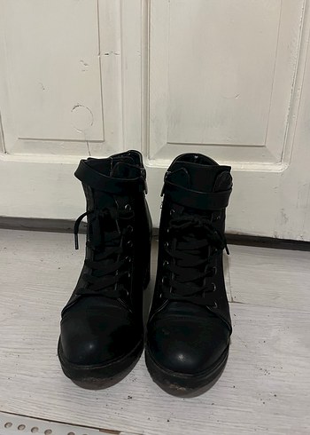 Siyah Tokalı Gotik Topuklu Kadın Bot - Görsel 5