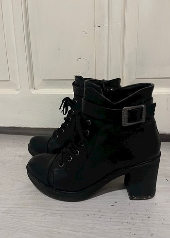 Siyah Tokalı Gotik Topuklu Kadın Bot - Görsel 3
