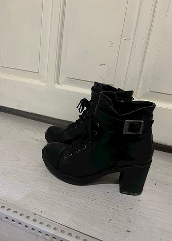 Siyah Tokalı Gotik Topuklu Kadın Bot - Görsel 4