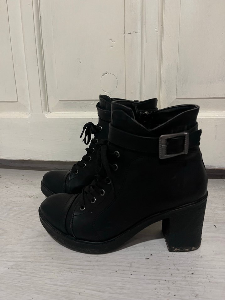 Siyah Tokalı Gotik Topuklu Kadın Bot - Görsel 3