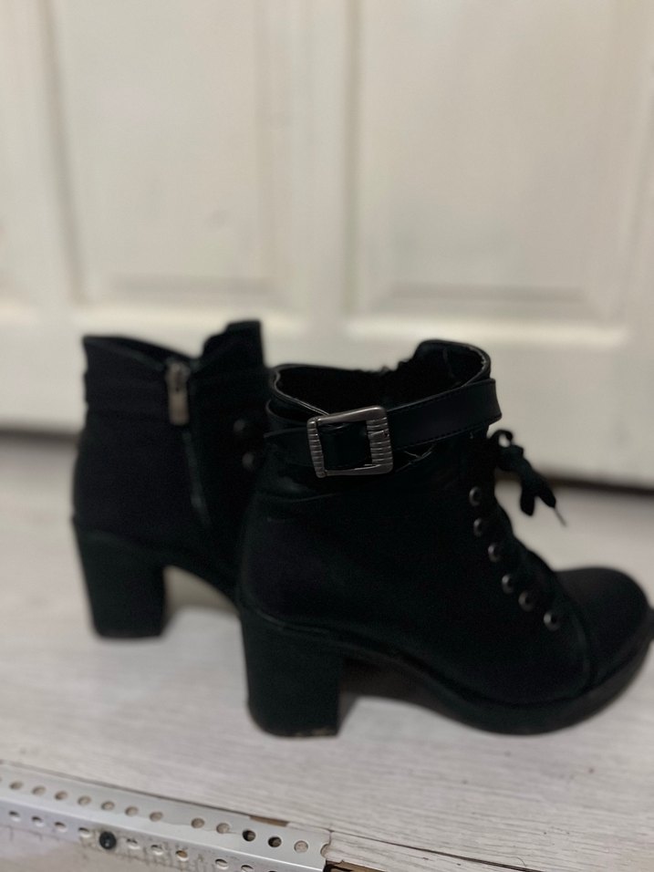 Siyah Tokalı Gotik Topuklu Kadın Bot - Görsel 2