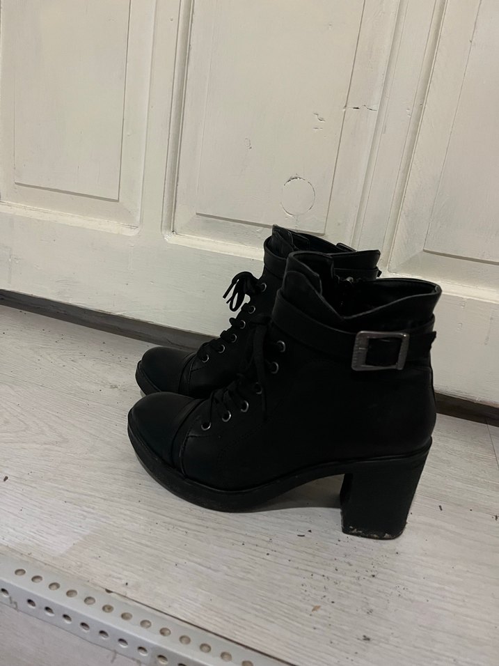 Siyah Tokalı Gotik Topuklu Kadın Bot - Görsel 4