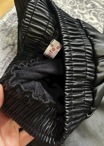 Kadın Siyah Deri Bol Kesim Kemerli Pantolon - Görsel 3