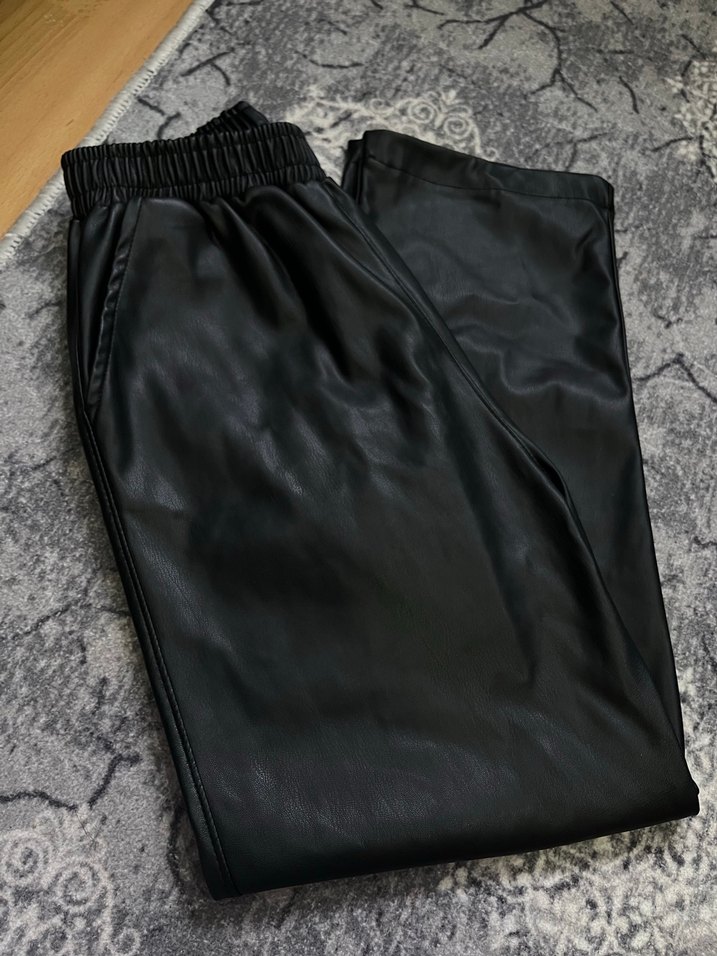 Kadın Siyah Deri Bol Kesim Kemerli Pantolon - Görsel 2