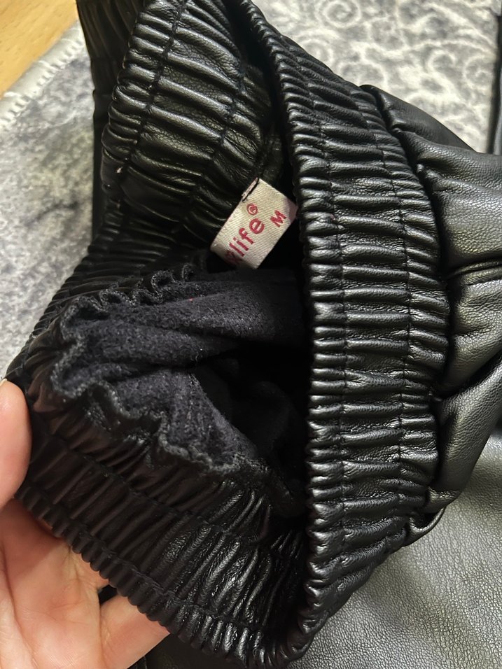 Kadın Siyah Deri Bol Kesim Kemerli Pantolon - Görsel 3