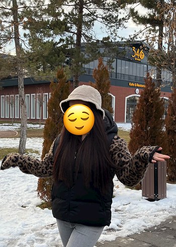 Siyah Fermuarlı Kapüşonlu Kadın Yelek - Görsel 2