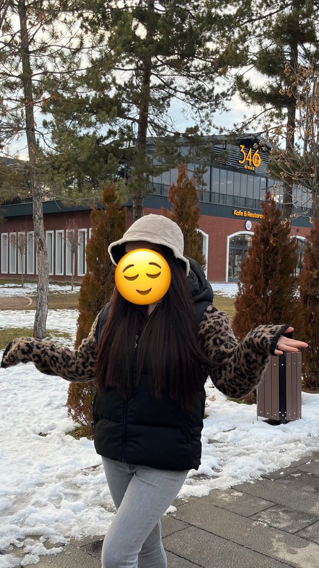 Siyah Fermuarlı Kapüşonlu Kadın Yelek - Görsel 2