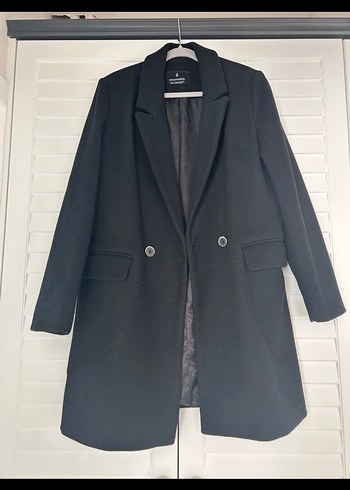 Stradivarius Siyah Düğmeli Klasik Kaban - Görsel 2