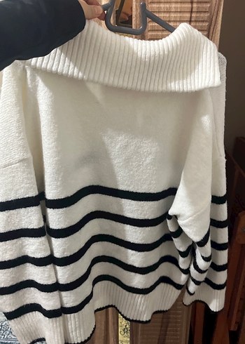 Zebra Desenli Yarım Fermuarlı Beyaz Triko Kazak - Görsel 2