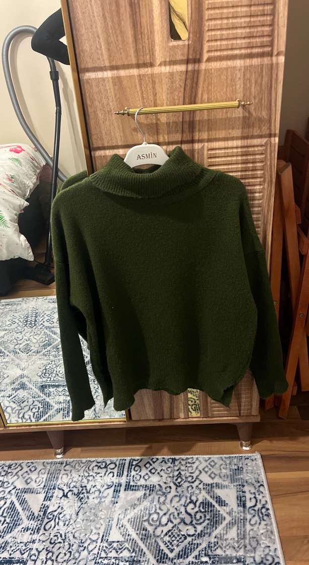 Kadın Yeşil Boğazlı Örgü Yün Kazak - Görsel 2