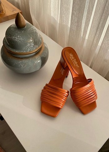 Zara Turuncu Pilili Blok Topuklu Kadın Terlik