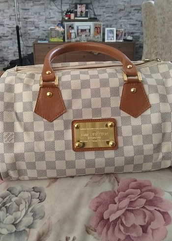 Louis Vuitton Louis Vuitton Parlak Altın Rozet