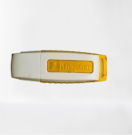 Kingston 8 gb usb bellek + Toshiba 16gb usb bellek