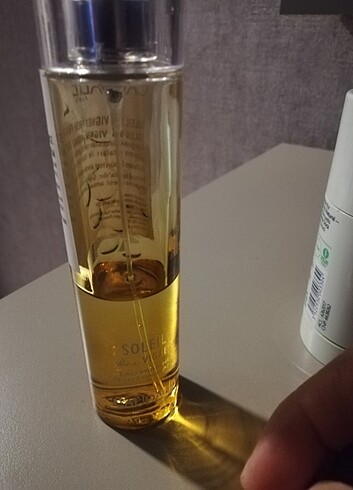 Caudalie yarısından biraz daha eksik