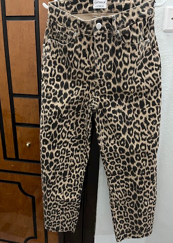 Leopar Desenli Kadın Kumaş Pantolon