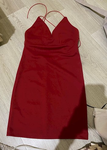 V Yaka İnce Askılı Kırmızı kısa Elbise - Görsel 3