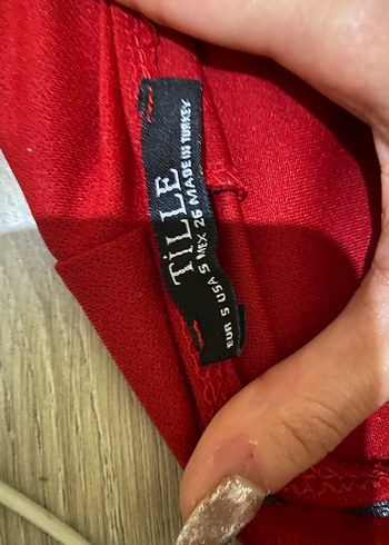 V Yaka İnce Askılı Kırmızı kısa Elbise - Görsel 2