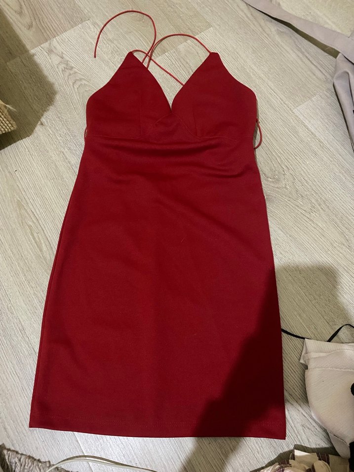 V Yaka İnce Askılı Kırmızı kısa Elbise - Görsel 3