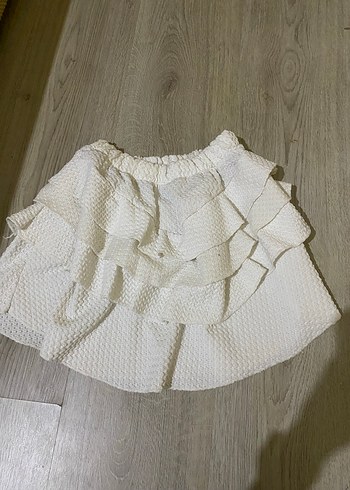 Beyaz ve Siyah Fırfırlı Mini Etek - Görsel 2