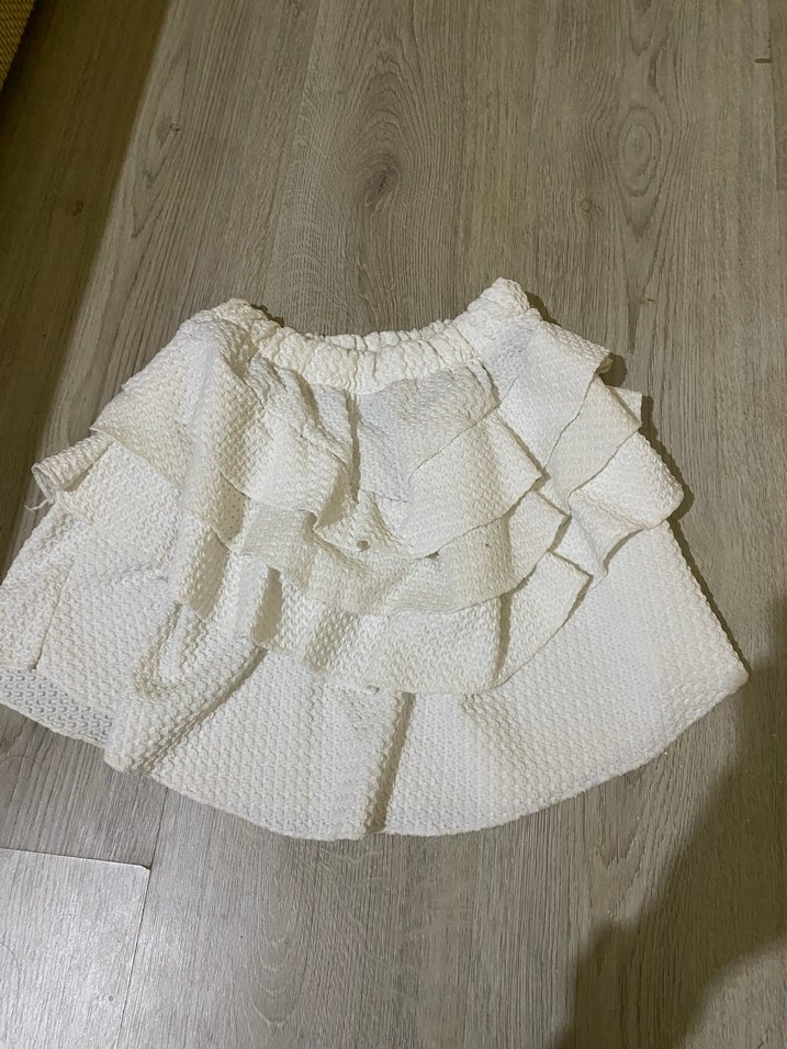 Beyaz ve Siyah Fırfırlı Mini Etek - Görsel 2