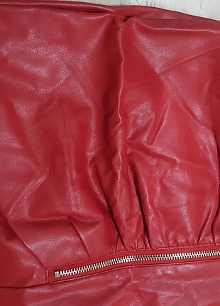 xs Beden Bershka kırmızı deri etek 