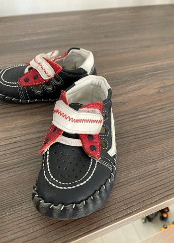 Kırmızı Siyah Kayışlı Erkek Bebek Ayakkabısı - Görsel 2