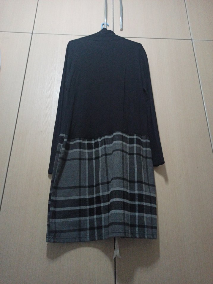 Yüksek Yakalı Siyah Gri Midi Triko Elbise - Görsel 4