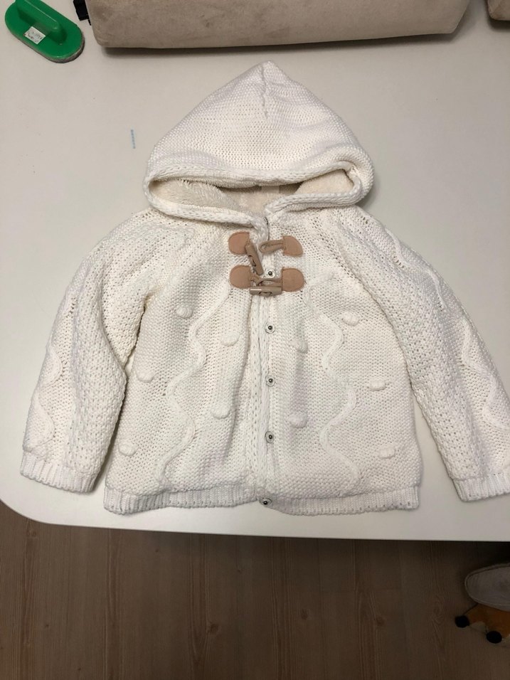 Kapüşonlu Beyaz Kız Çocuk Panço - Görsel 3