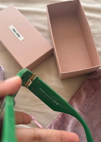 Beden yeşil Renk Miu Miu Yeşil Pastel Kadın Güneş Gözlüğü