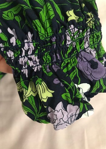 H&M Çiçek Desenli V Yaka Düğmeli Bluz