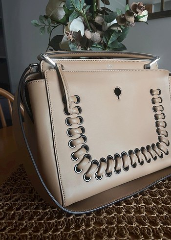 Fendi Bej Zincir Detaylı Deri Fendi Çanta