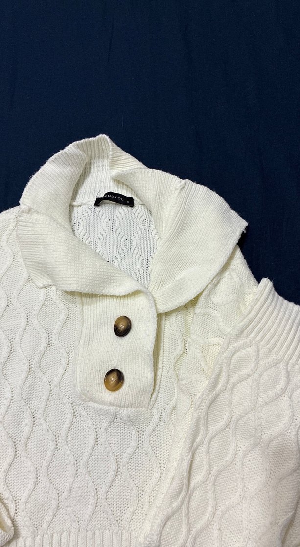 Düğmeli Beyaz Triko Kadın Kazak - Görsel 3