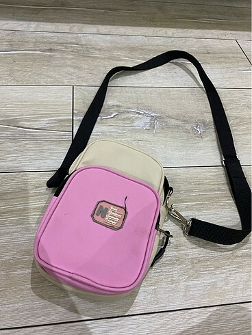 Pembe kol çantası