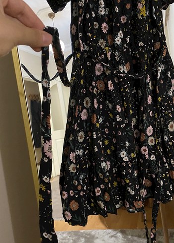 Kısa Siyah Çiçek Desenli Bohem Elbise - Görsel 4