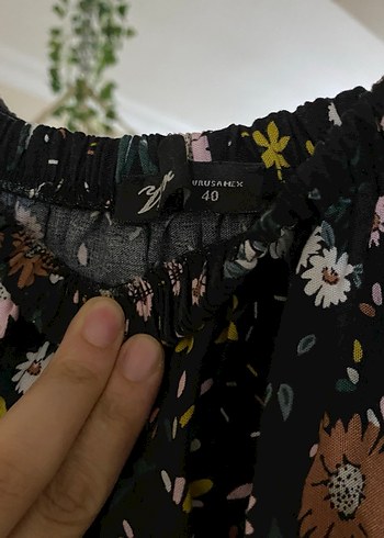 Kısa Siyah Çiçek Desenli Bohem Elbise - Görsel 3