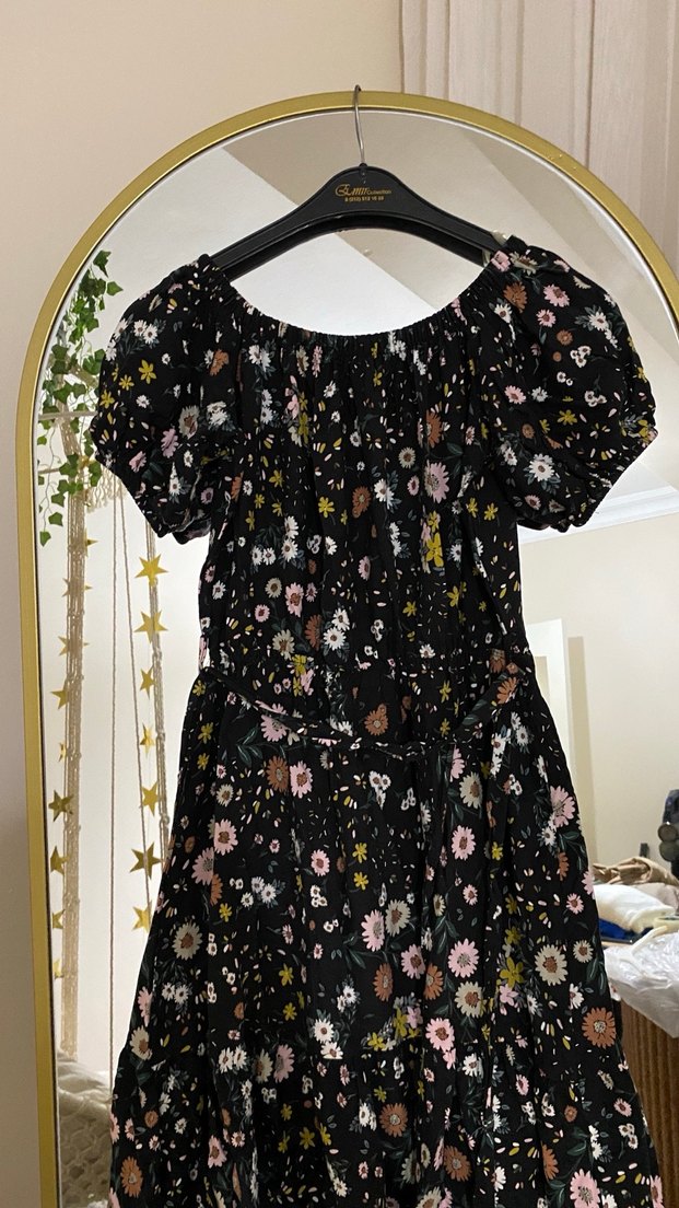 Kısa Siyah Çiçek Desenli Bohem Elbise - Görsel 2