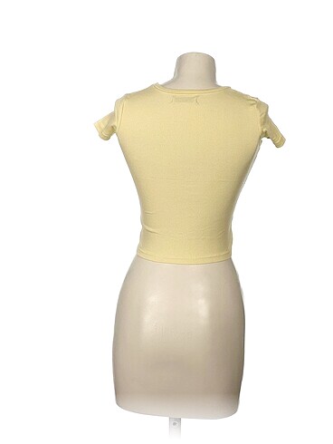 s Beden Pull and Bear T-shirt %70 İndirimli.