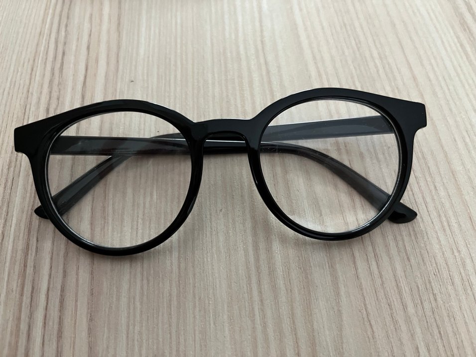 Şeffaf Siyah Yuvarlak Kadın Gözlüğü - Görsel 2