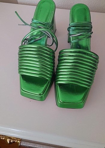 40 Beden Yeşil Parlak Yılan Desenli Platform Topuklu Kadın Sandalet