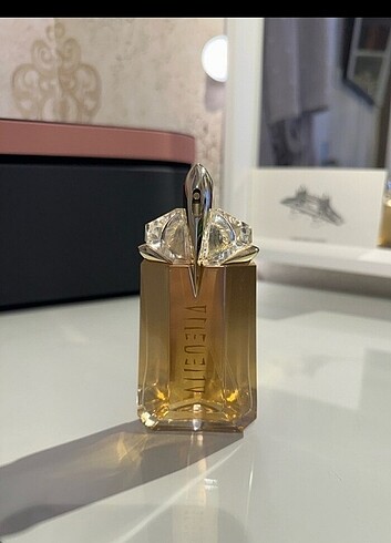 Mugler Alien Goddess