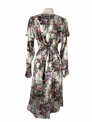 36 Beden Floral desenli saten elbise