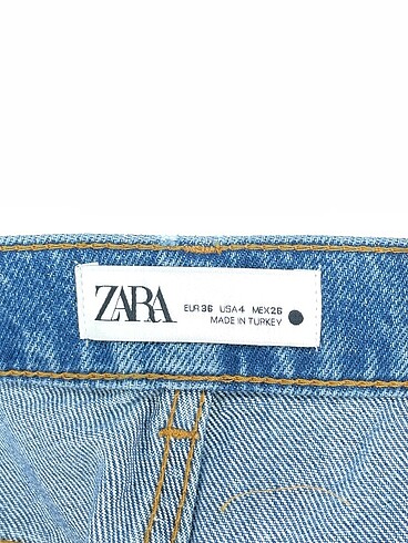 36 Beden çeşitli Renk Zara Mini Şort %70 İndirimli.