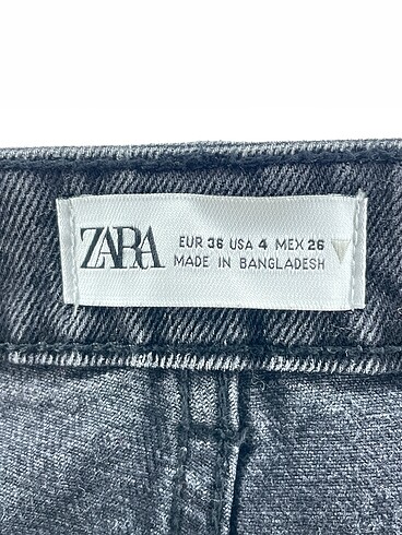 36 Beden siyah Renk Zara Mini Şort %70 İndirimli.