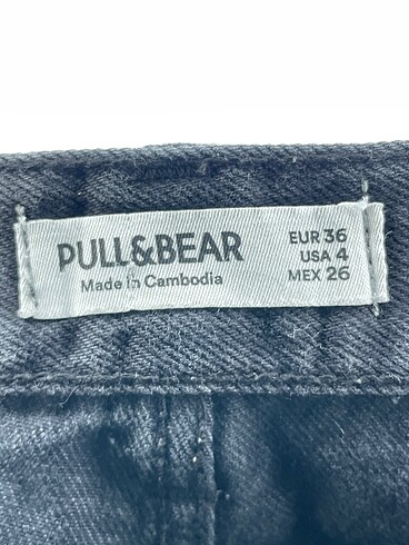 36 Beden siyah Renk Pull and Bear Mini Şort %70 İndirimli.