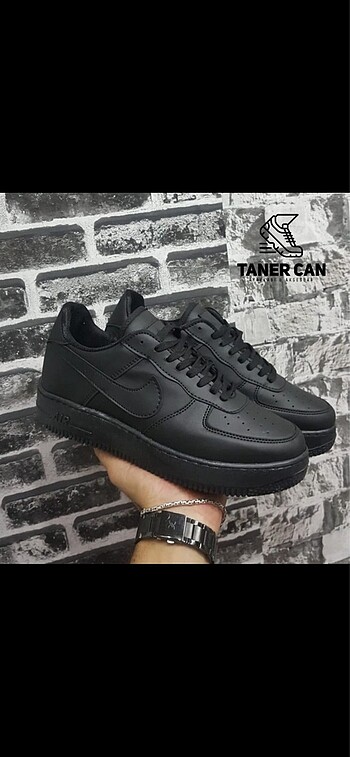 Nike Air Kısa Siyah 36-37-38-40-41-44 numaralar vardır..