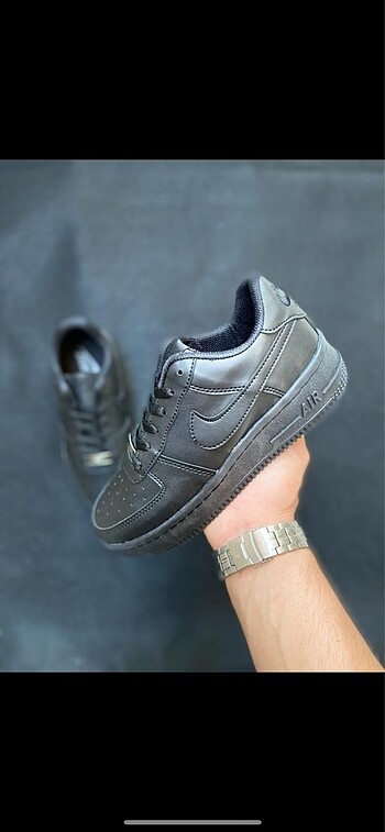 Nike Nike Air Kısa Siyah 36-37-38-40-41-44 numaralar vardır..